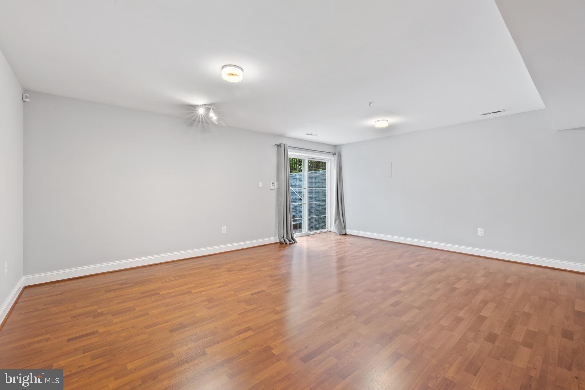 NORTH KENSINGTON - Residential