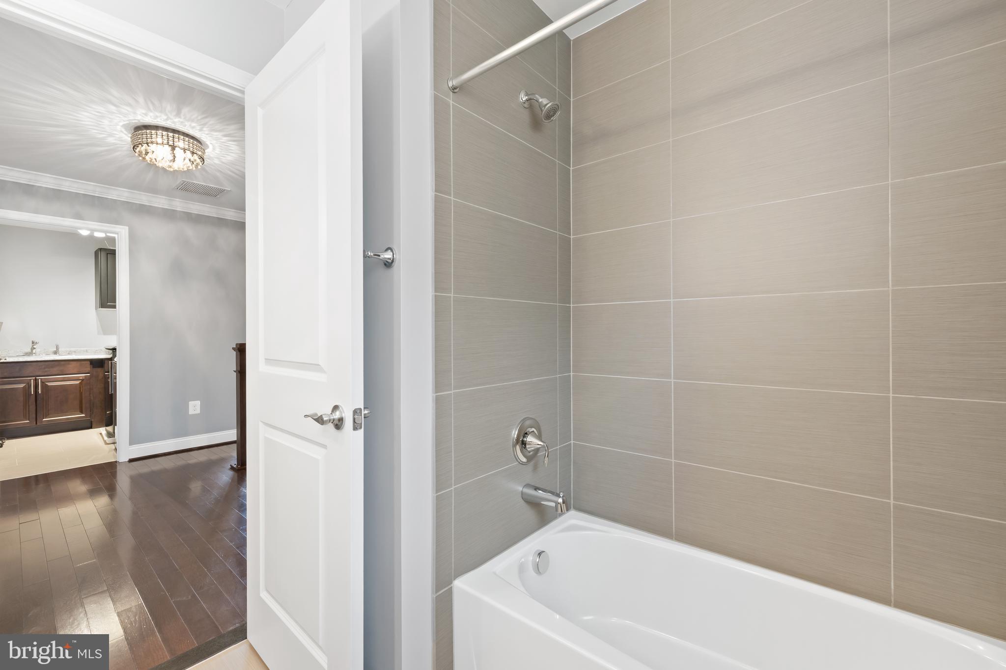 NORTH KENSINGTON - Residential