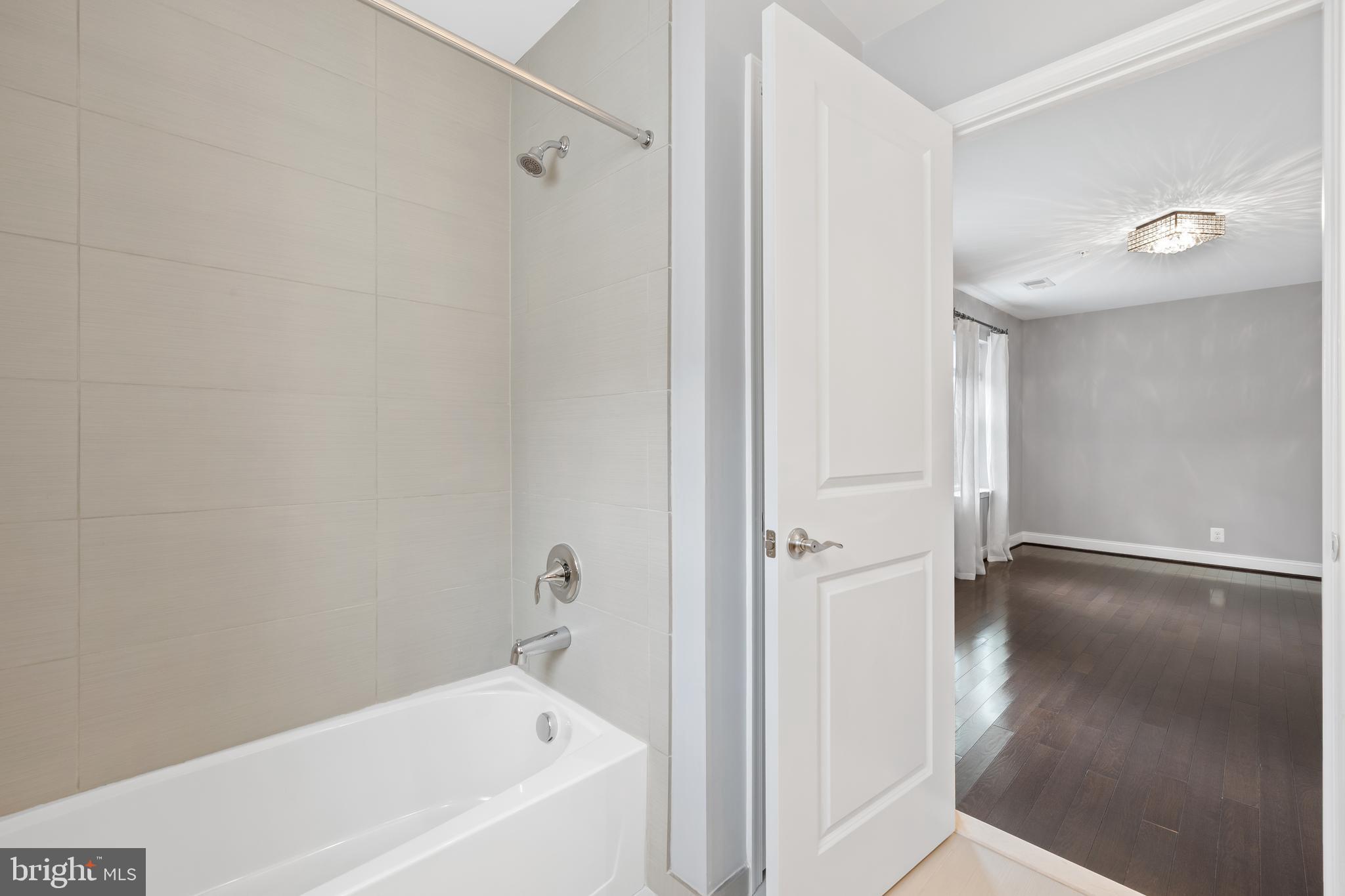 NORTH KENSINGTON - Residential