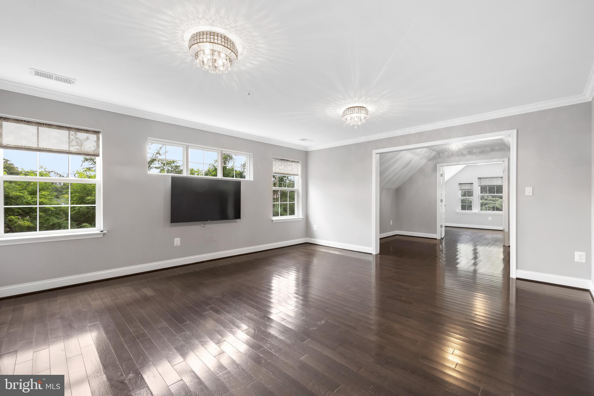 NORTH KENSINGTON - Residential