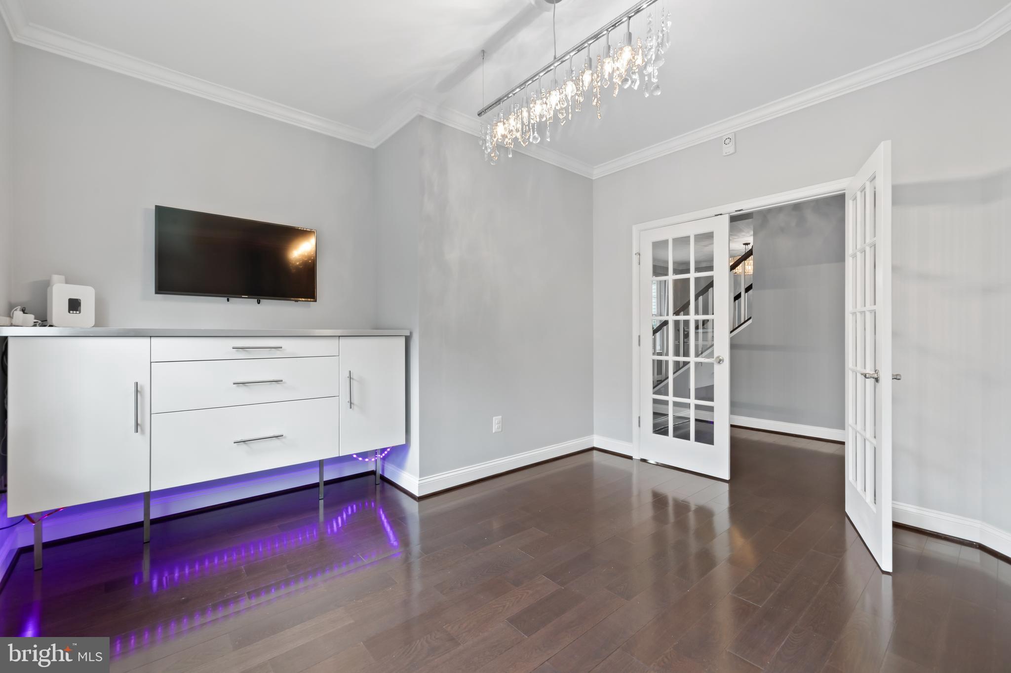 NORTH KENSINGTON - Residential