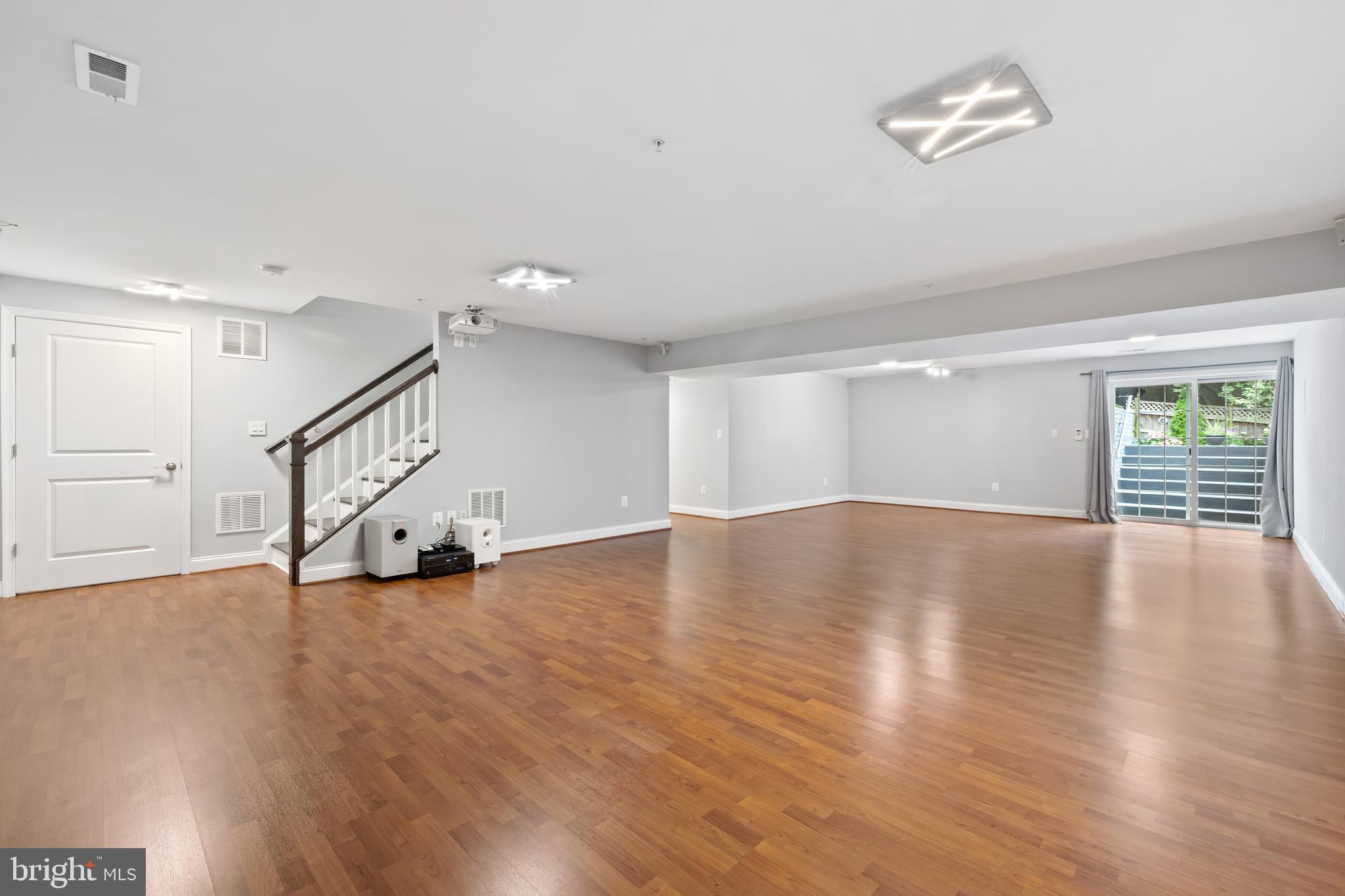 NORTH KENSINGTON - Residential