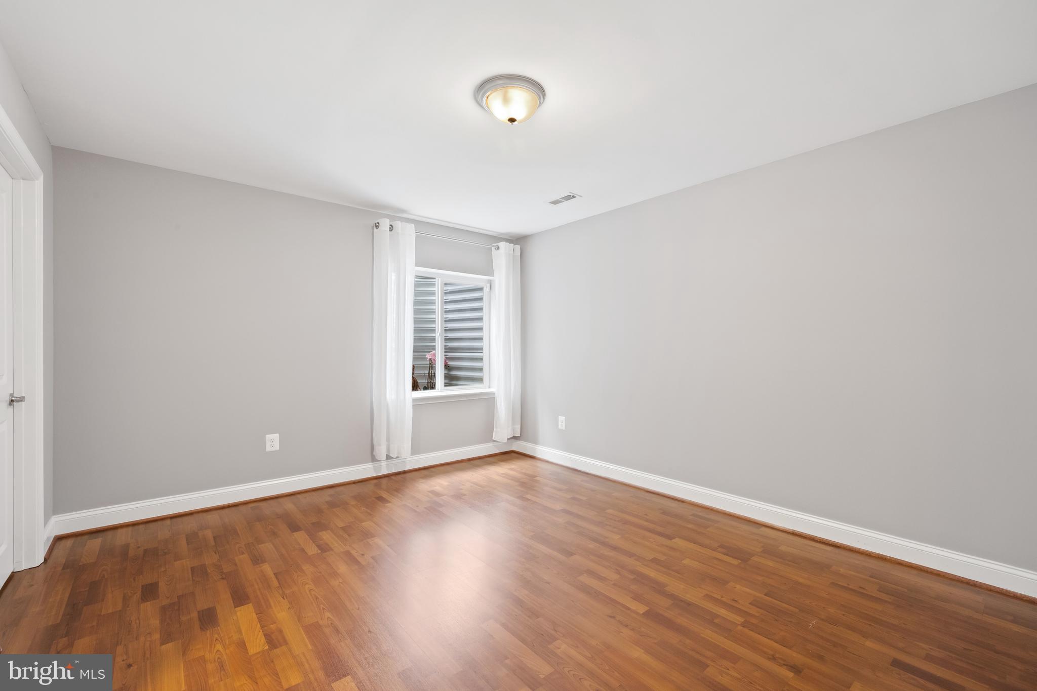 NORTH KENSINGTON - Residential