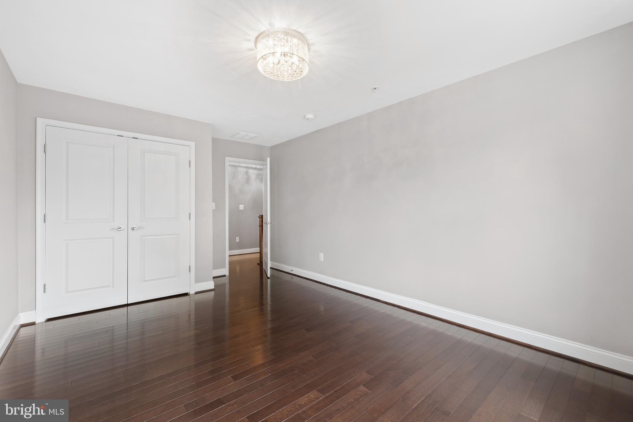 NORTH KENSINGTON - Residential