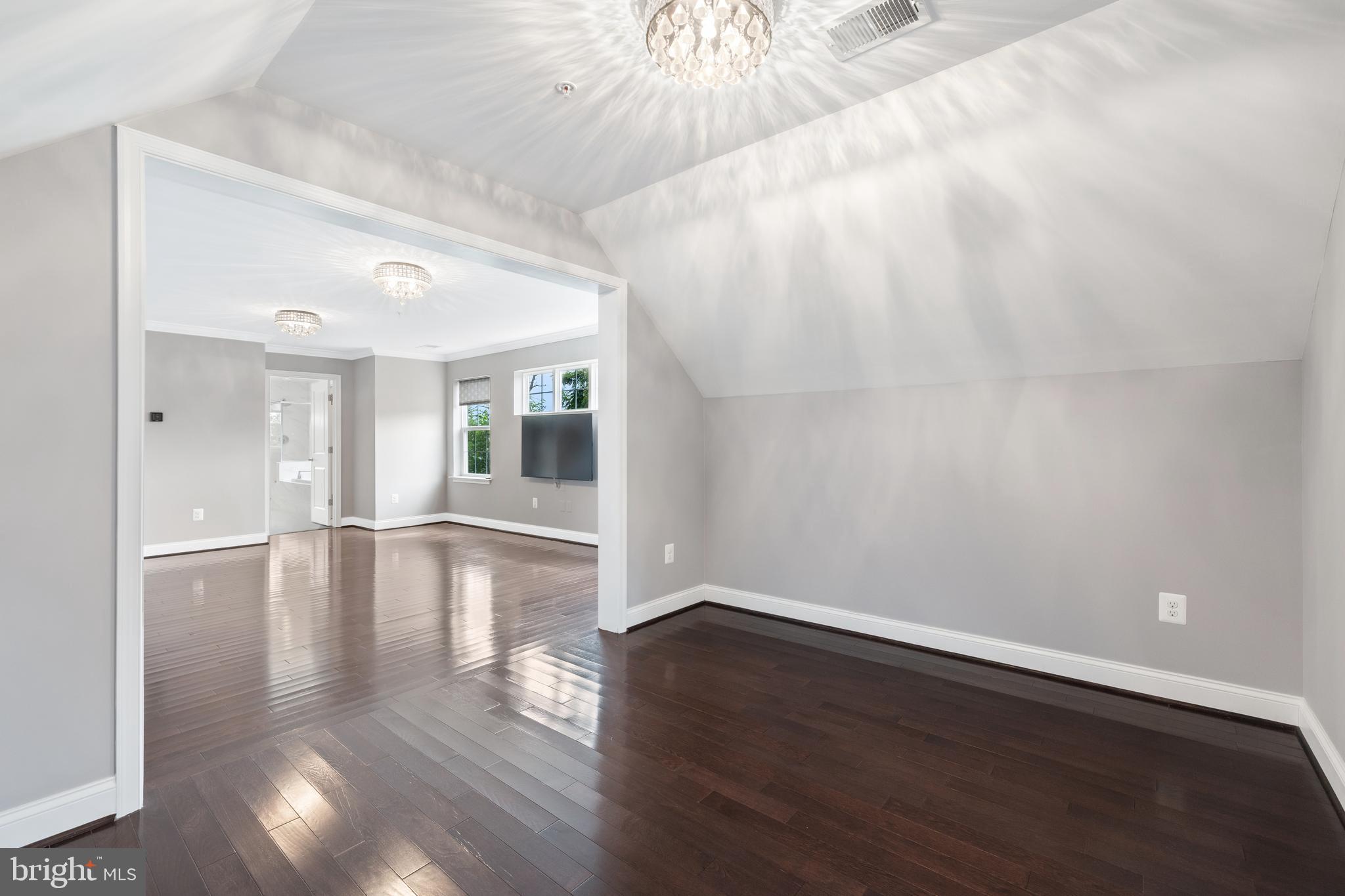 NORTH KENSINGTON - Residential