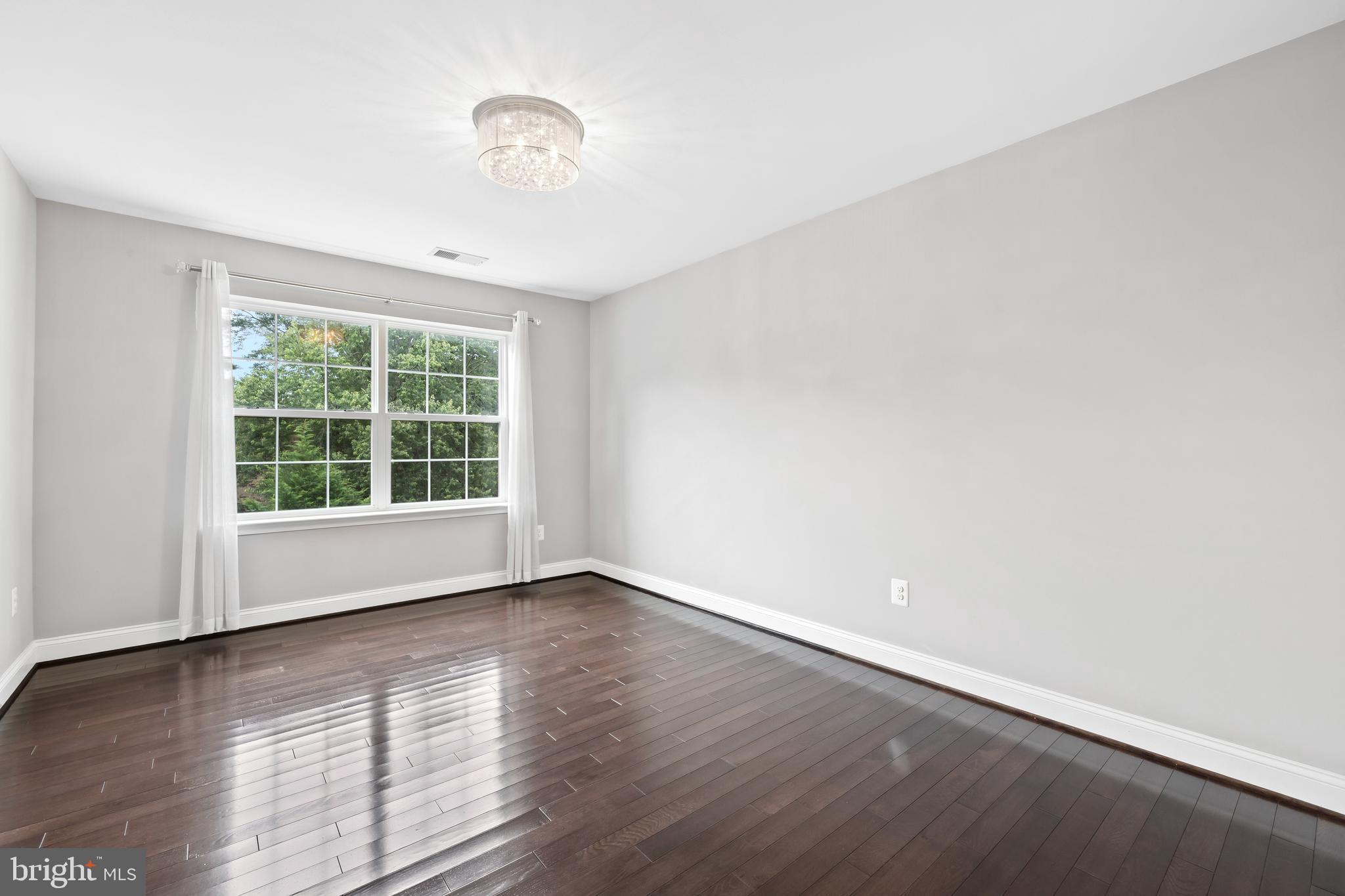 NORTH KENSINGTON - Residential