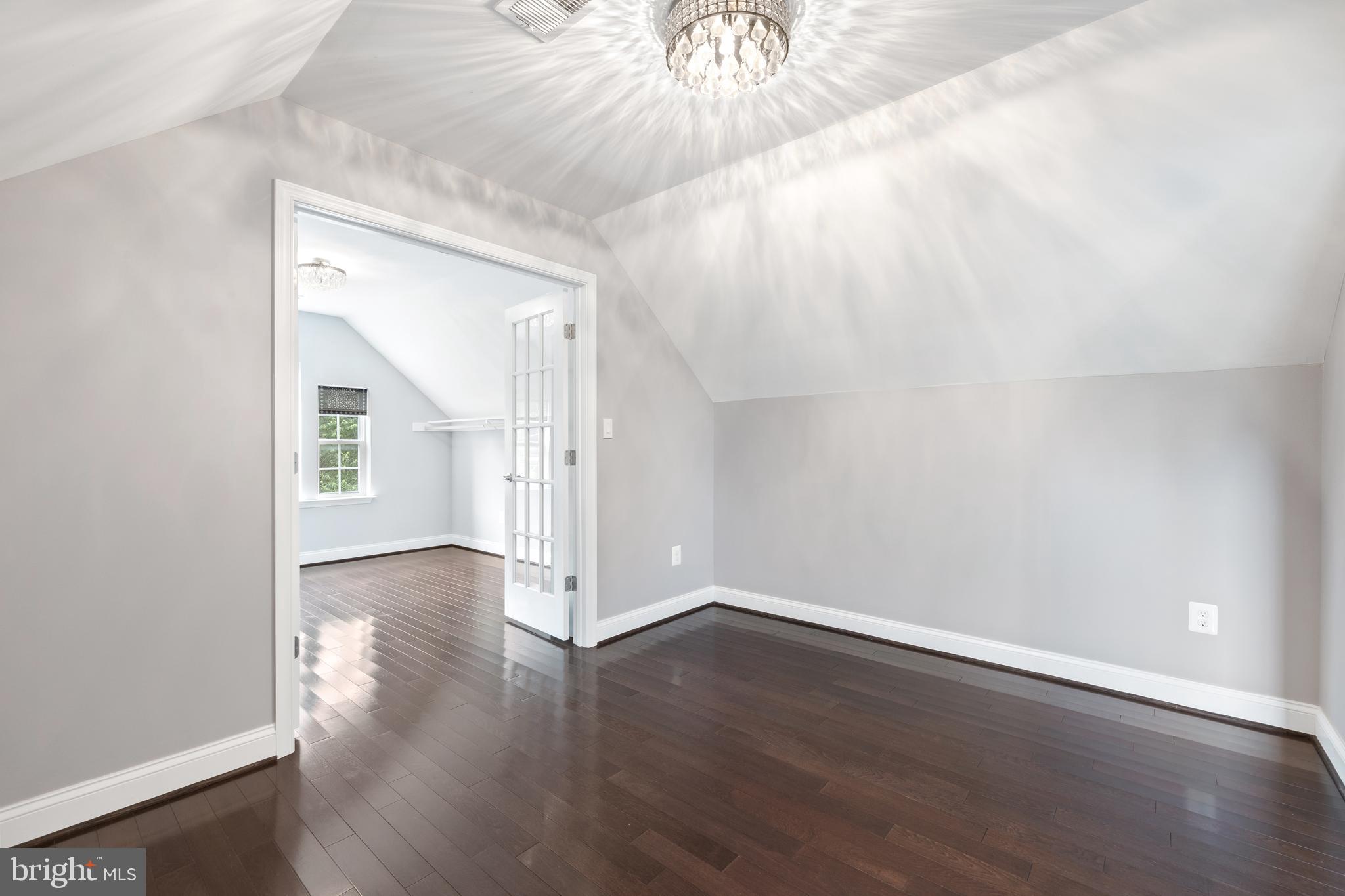 NORTH KENSINGTON - Residential