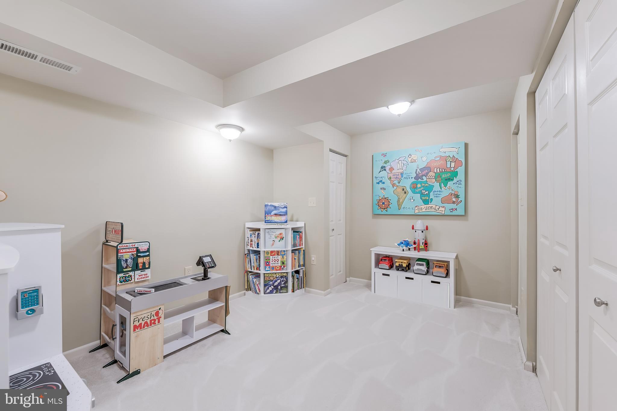 CHANTILLY HIGHLANDS - Residential