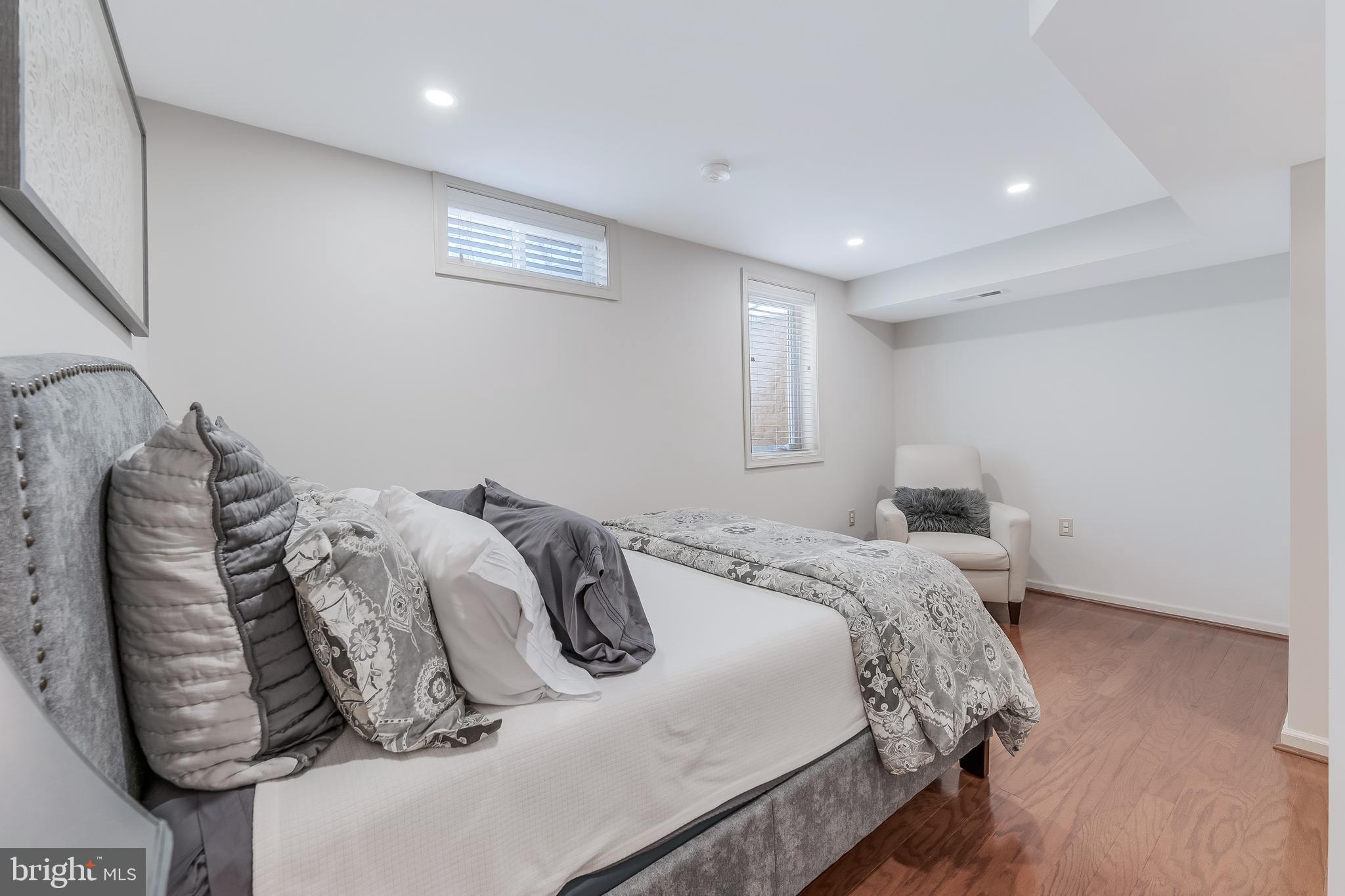 CHANTILLY HIGHLANDS - Residential