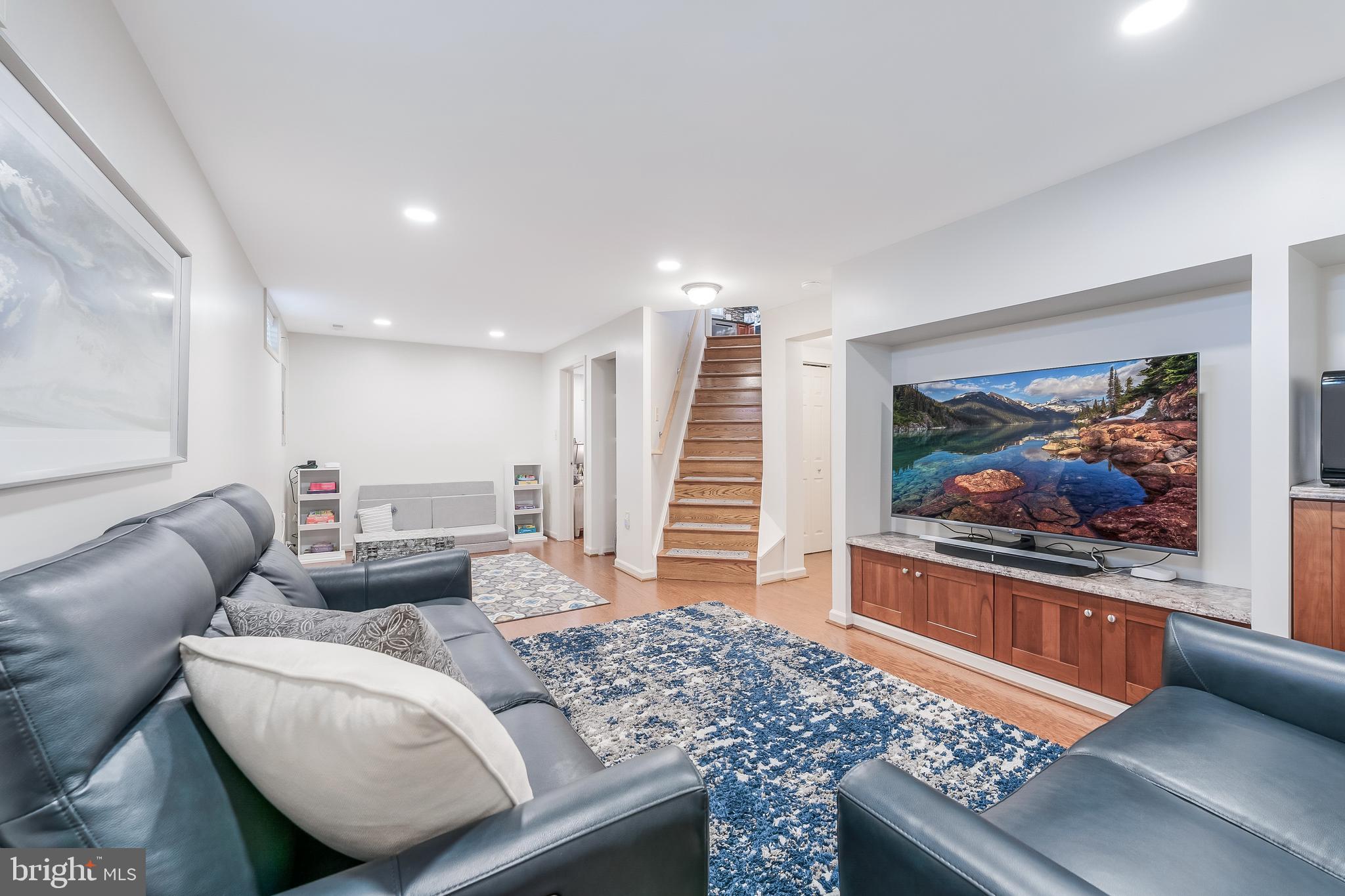 CHANTILLY HIGHLANDS - Residential