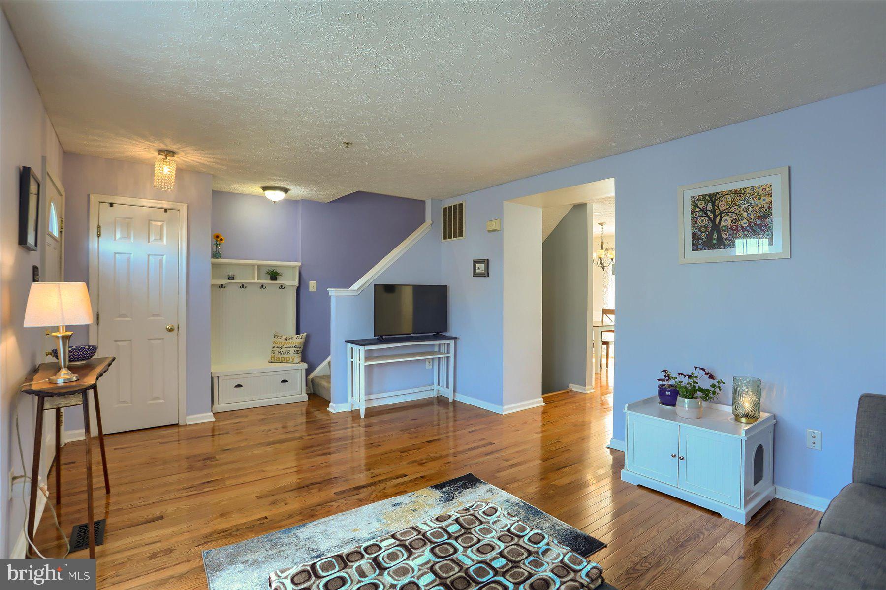 1025 JEANETT WAY