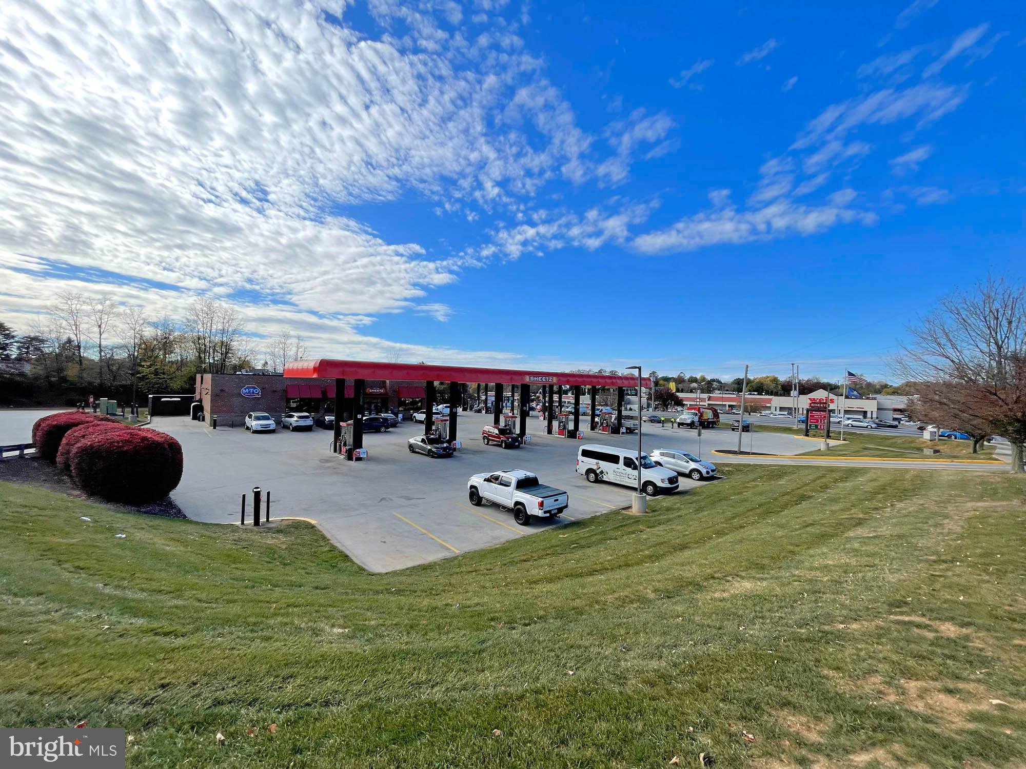 RED LION - Commercial Sale