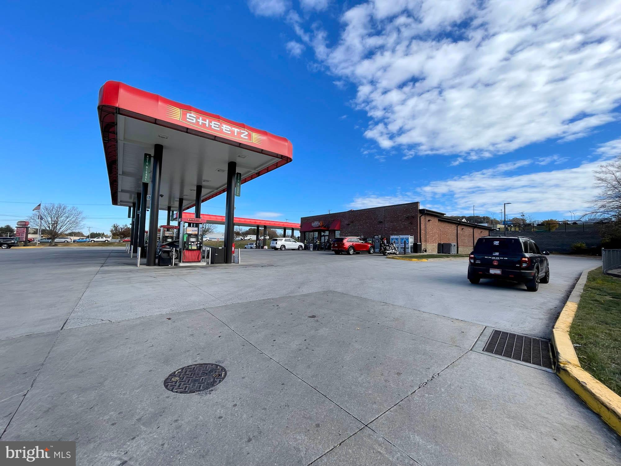 RED LION - Commercial Sale