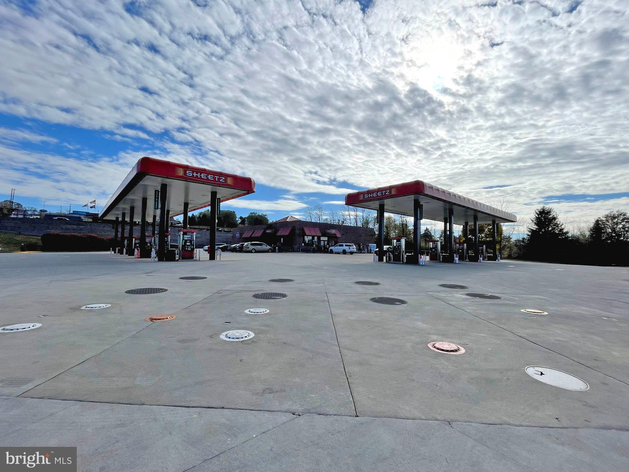 RED LION - Commercial Sale