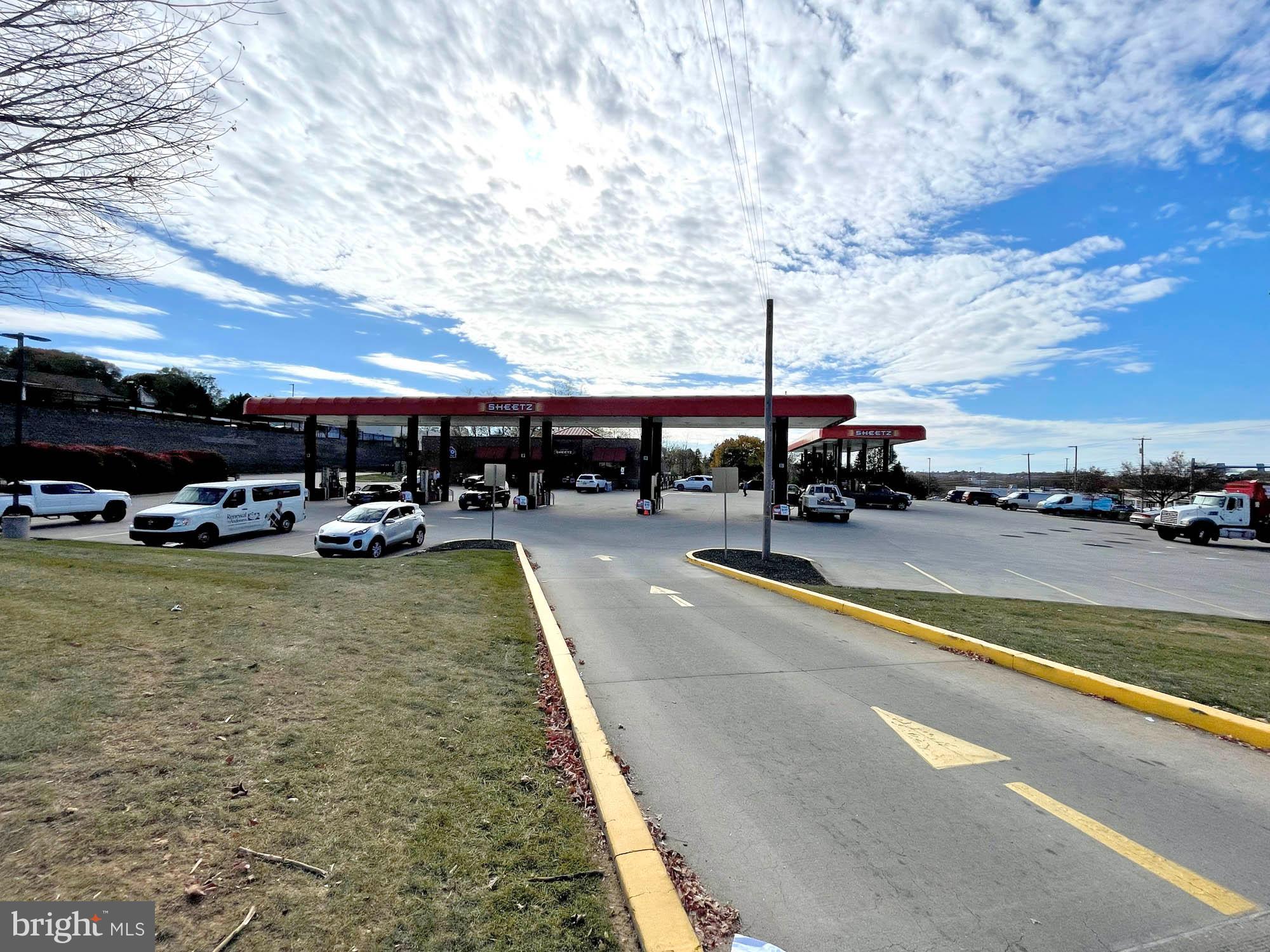 RED LION - Commercial Sale