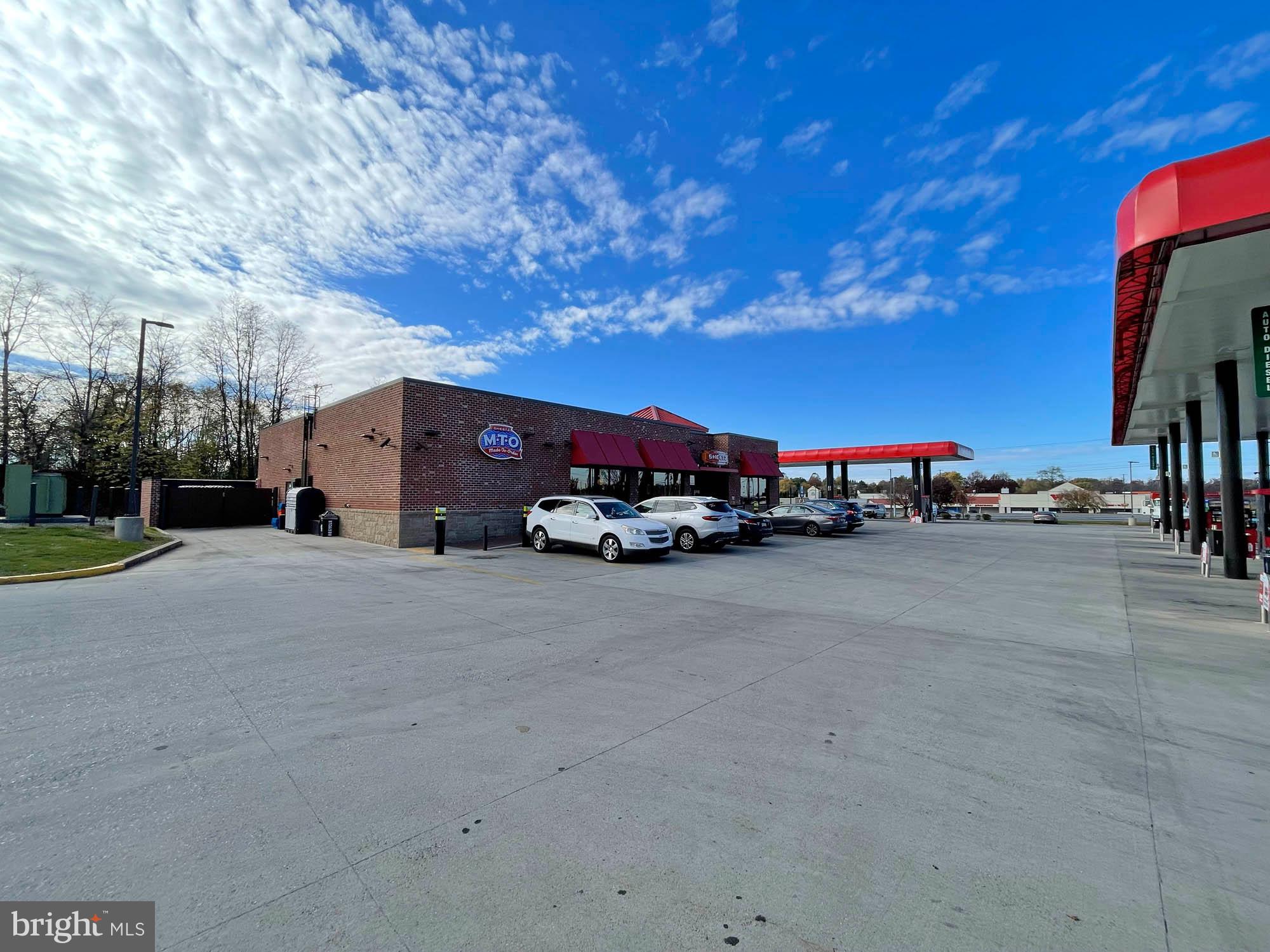 RED LION - Commercial Sale