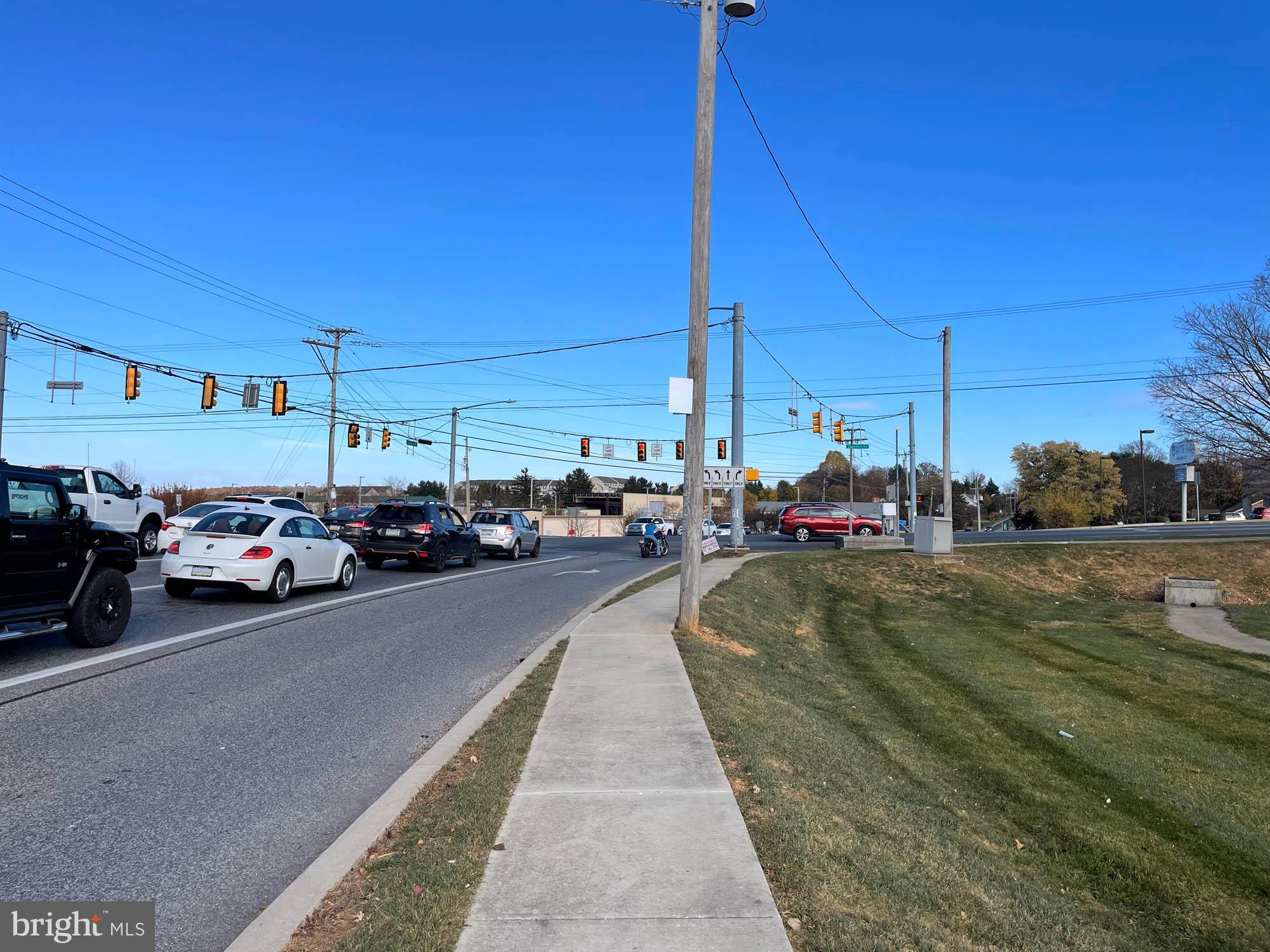 RED LION - Commercial Sale