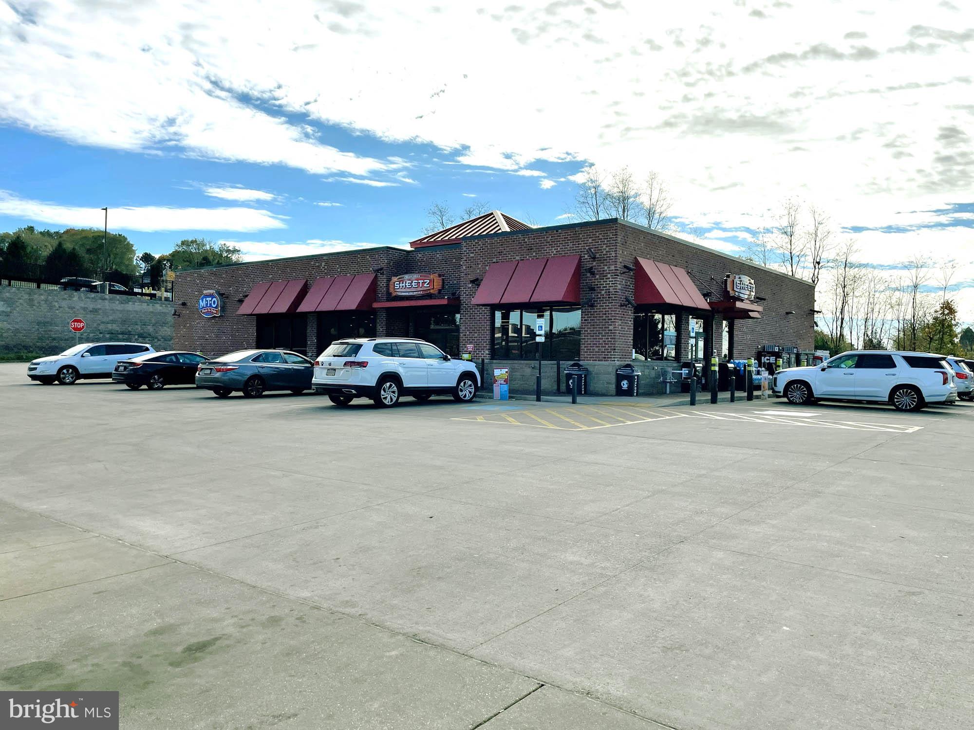 RED LION - Commercial Sale