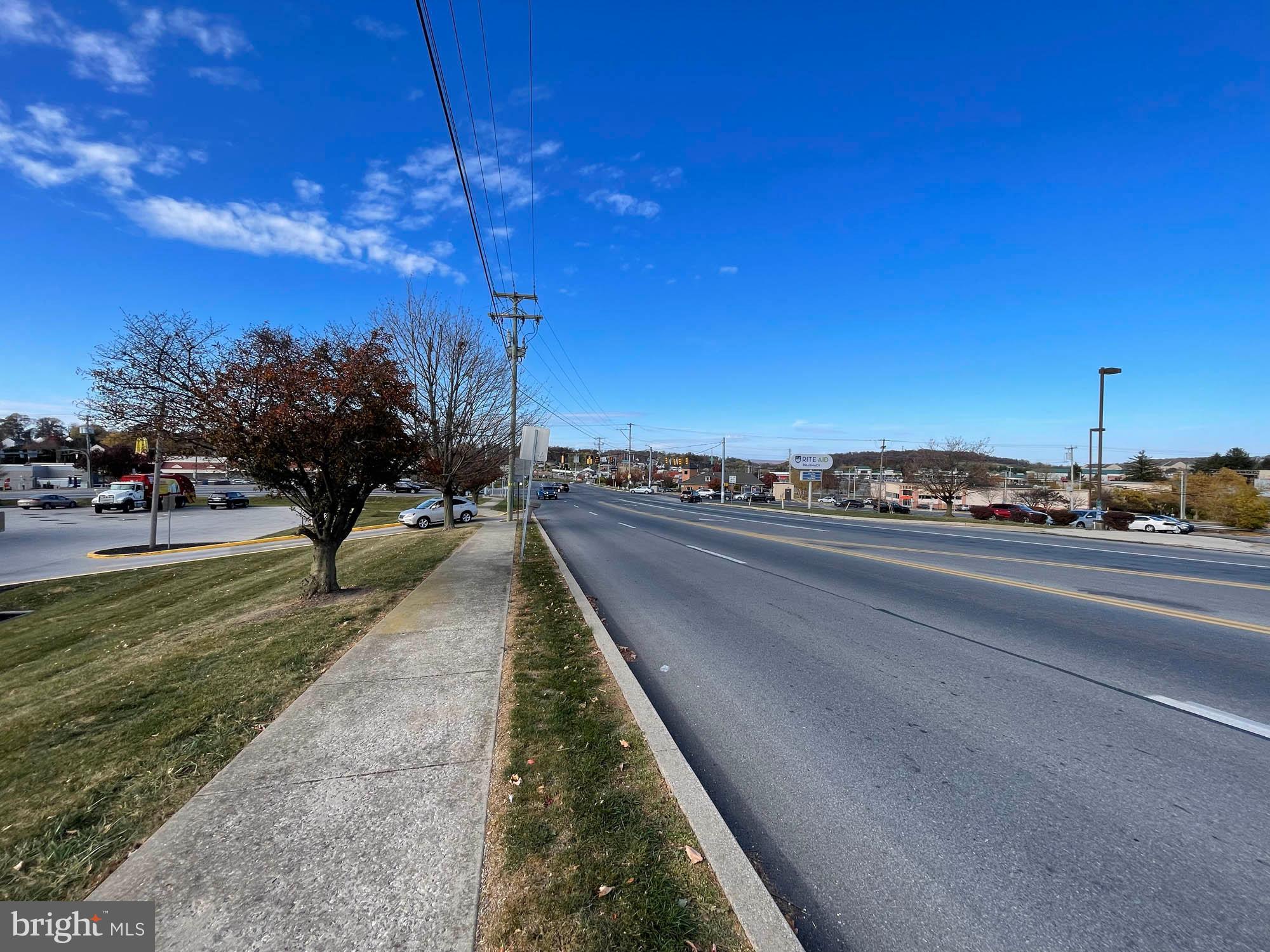 RED LION - Commercial Sale