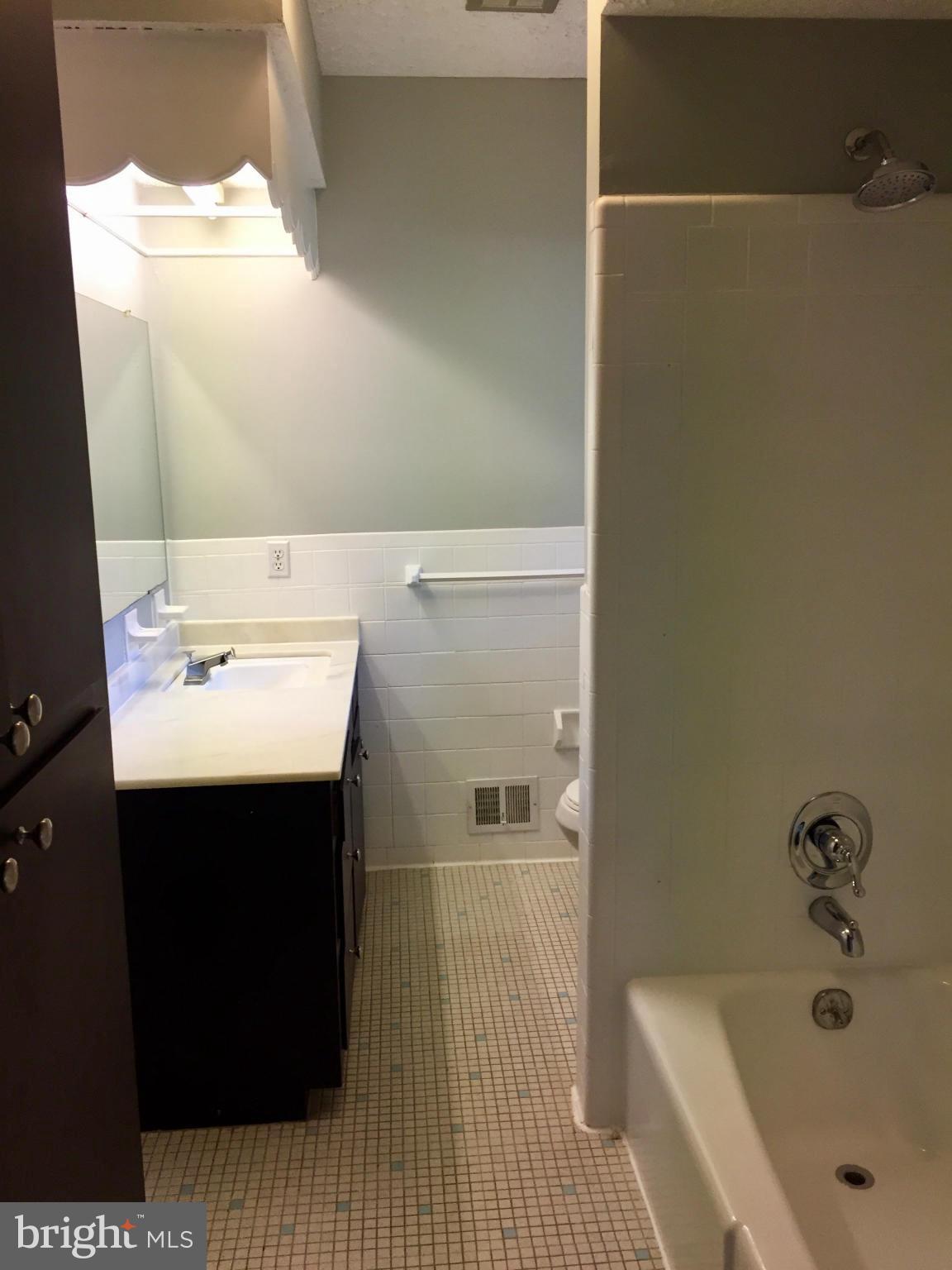 TANTALLON ON THE POTOMAC - Residential Lease