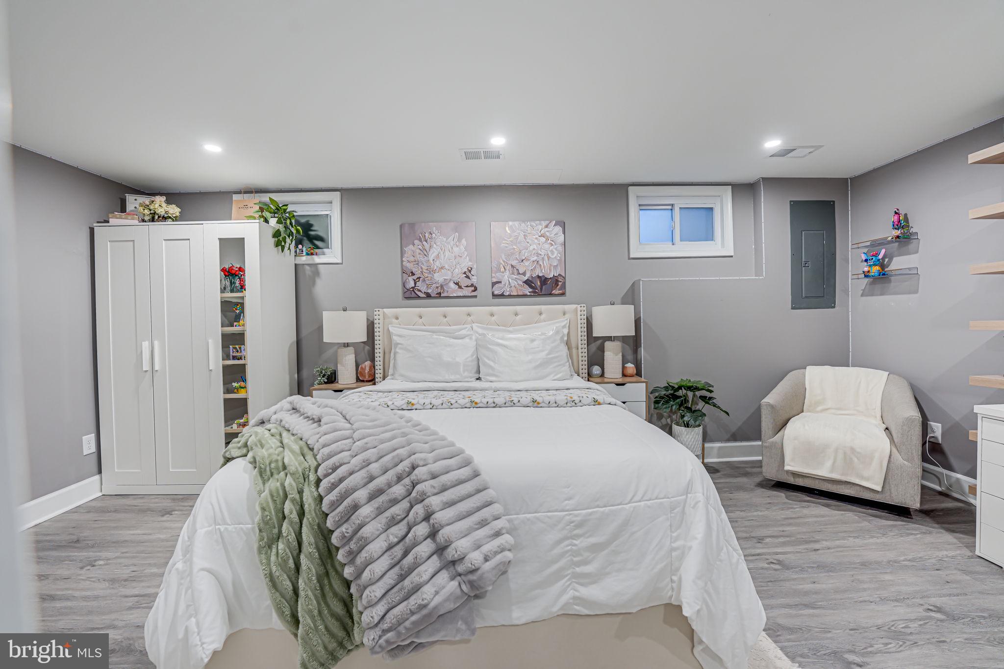 MONTCLAIR - Residential