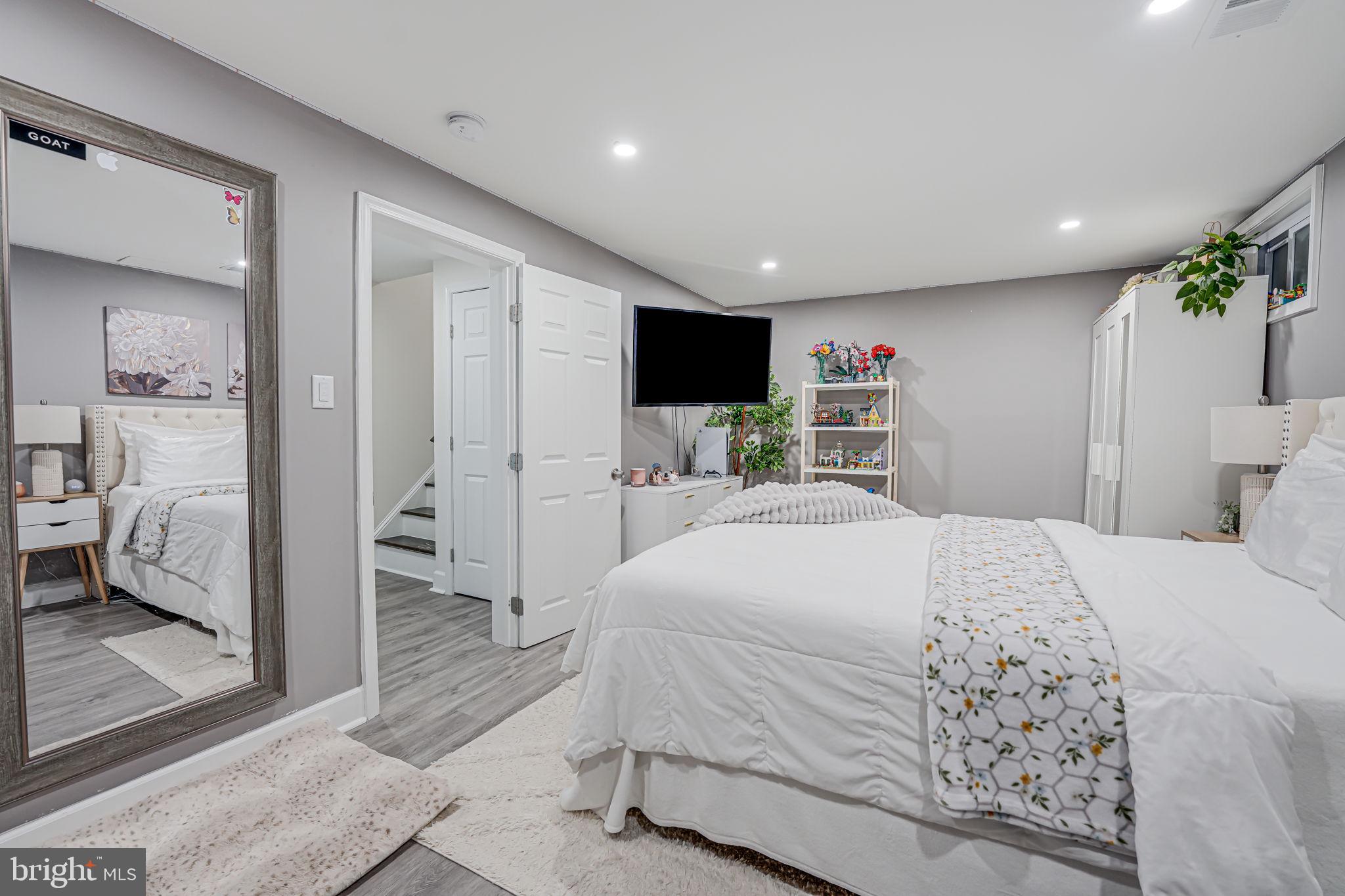 MONTCLAIR - Residential