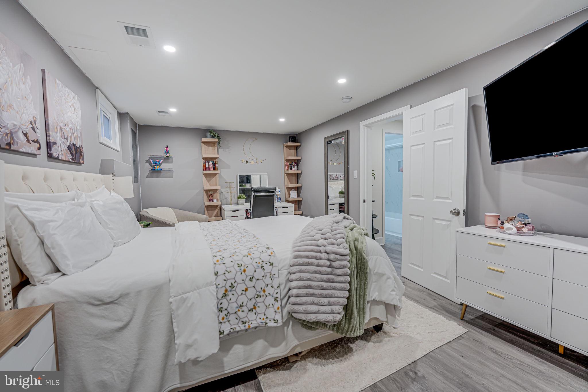 MONTCLAIR - Residential