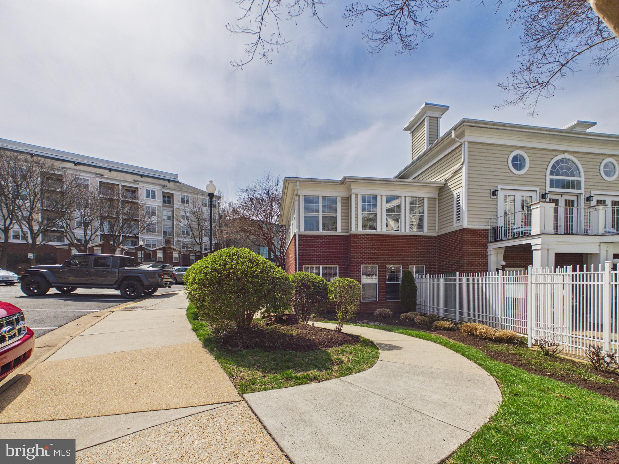 LILLIAN COURT AT TYSONS 11 - Residential