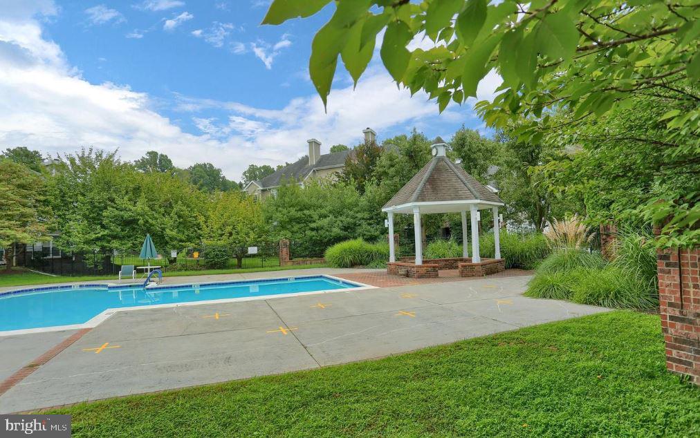 ENGLISH COUNTRY MANOR - Residential