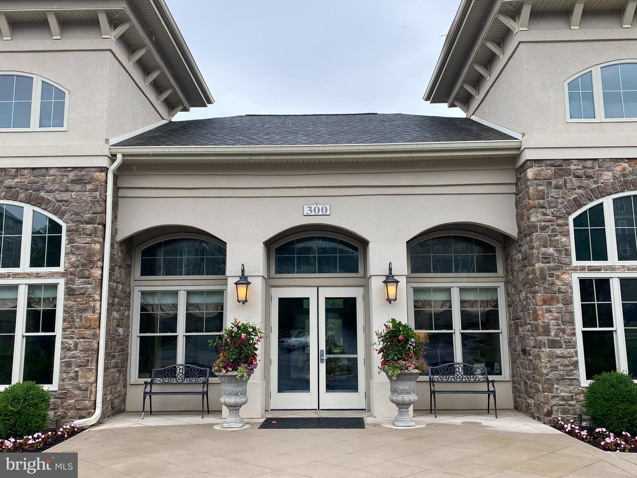 TERRAZZA NEWTOWN SQR - Residential