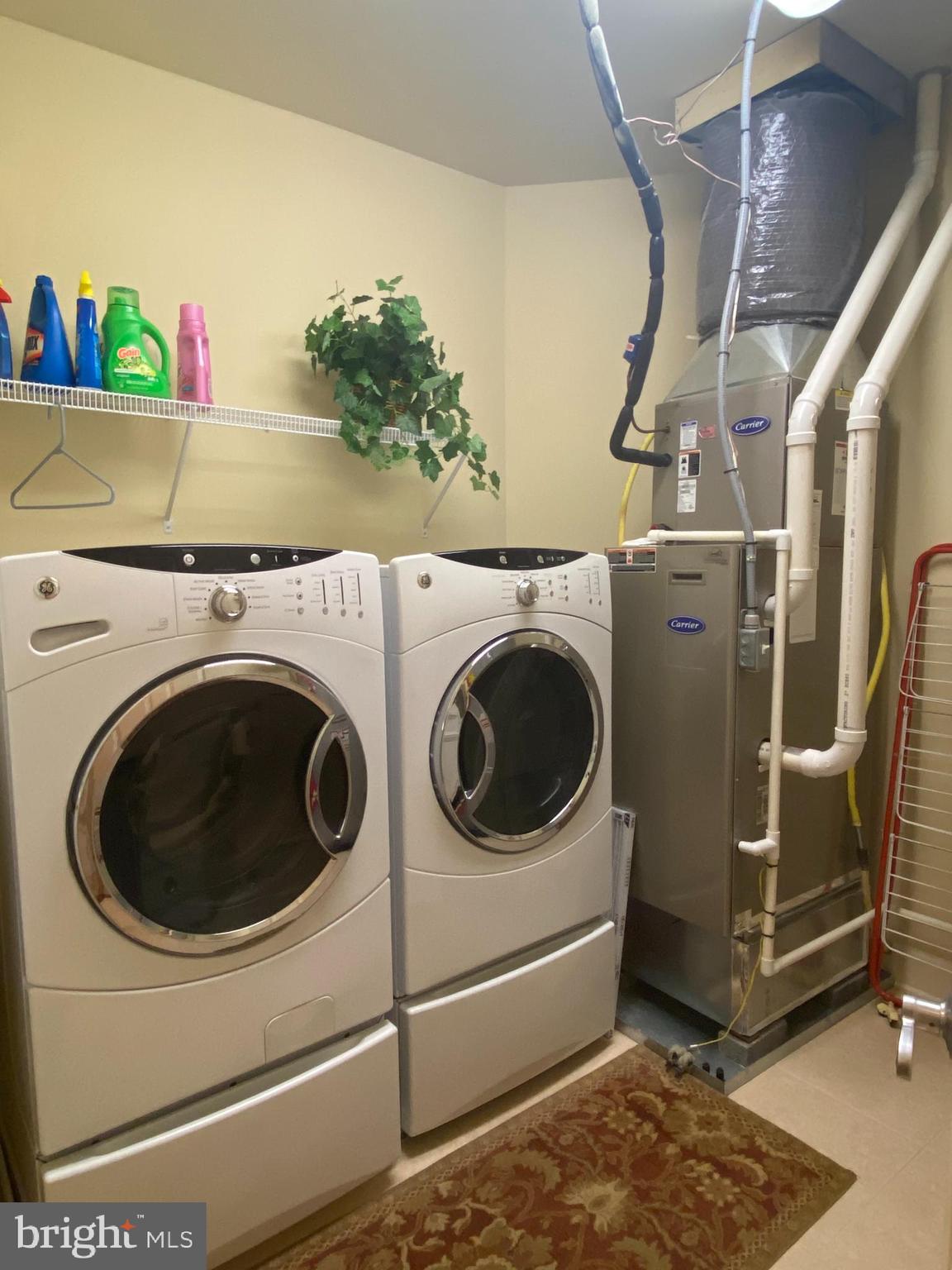 TERRAZZA NEWTOWN SQR - Residential