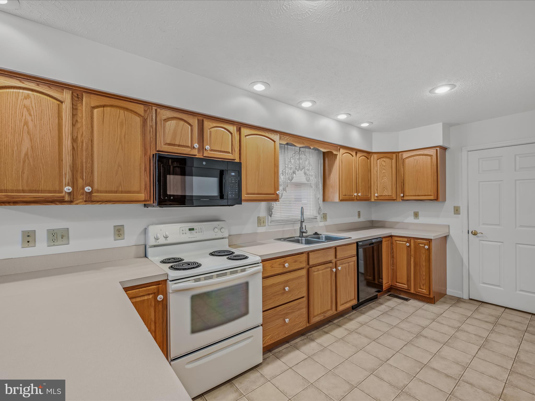 BERKELEY GARDENS - Residential Lease