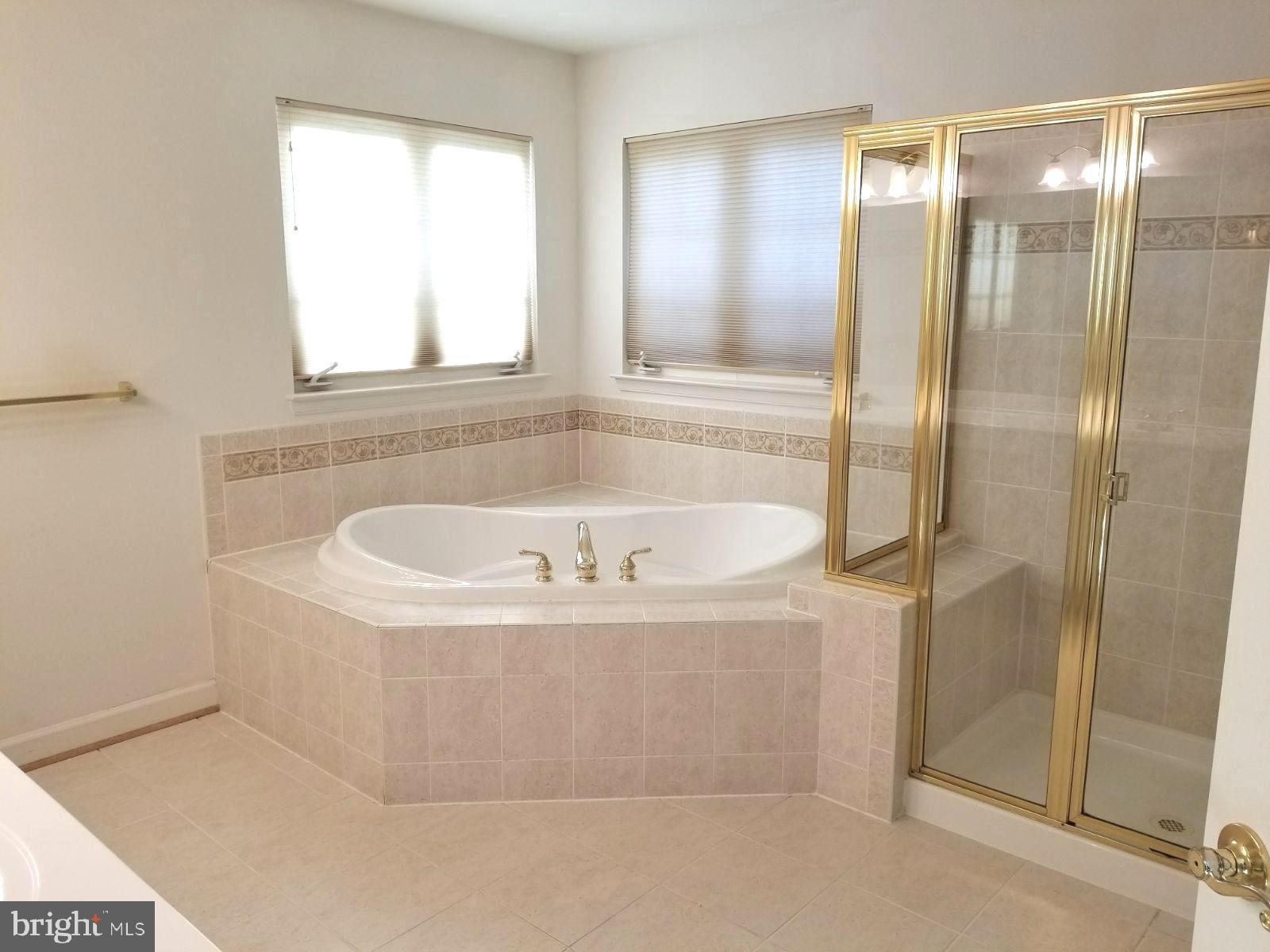 CROSS CREEK CLUB - Residential Lease