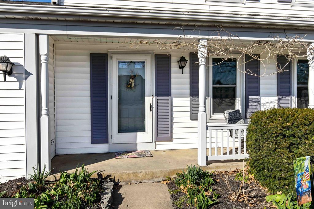 Photo of 325 HEMLOCK LN, NEW HOLLAND, PA 17557 (MLS # PALA2032448)