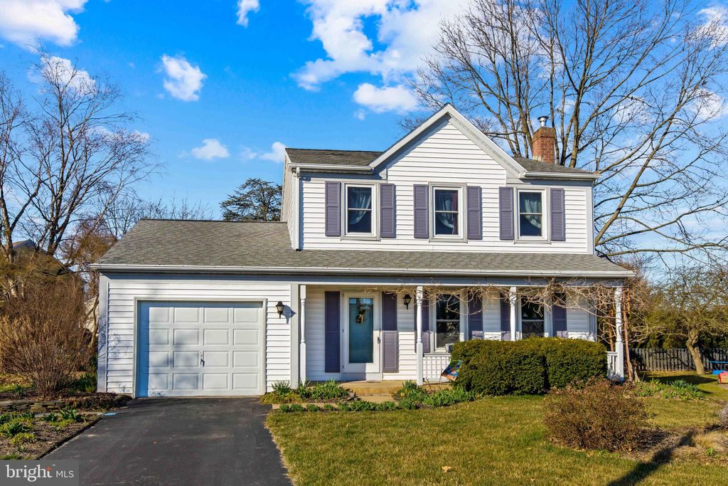 Photo of 325 HEMLOCK LN, NEW HOLLAND, PA 17557 (MLS # PALA2032448)