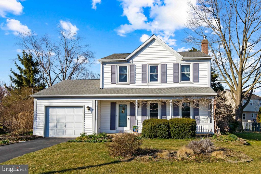 Photo of 325 HEMLOCK LN, NEW HOLLAND, PA 17557 (MLS # PALA2032448)