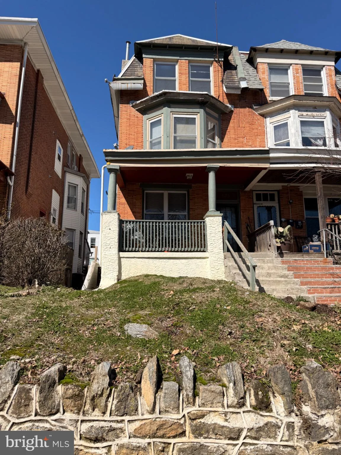 435 W Hansberry Street
