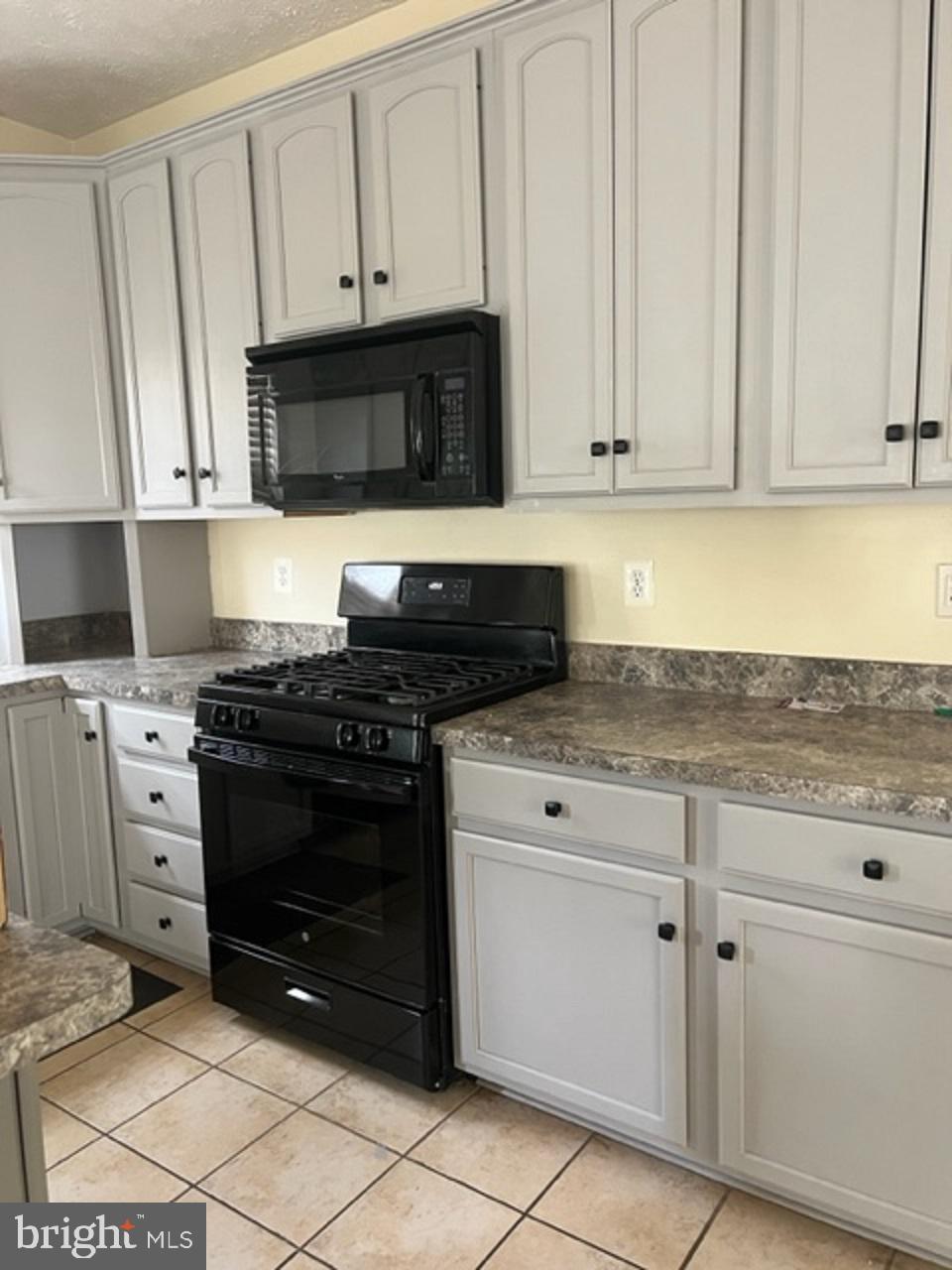 ST CHARLES SUB - SHEFFIELD - Residential Lease