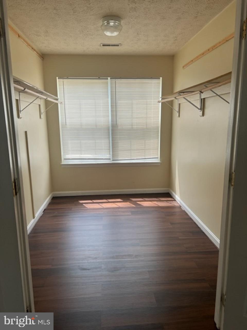 ST CHARLES SUB - SHEFFIELD - Residential Lease