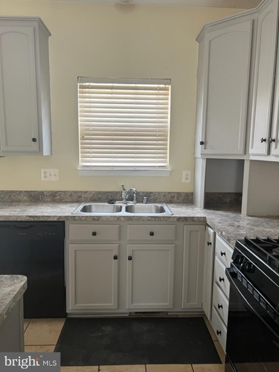 ST CHARLES SUB - SHEFFIELD - Residential Lease