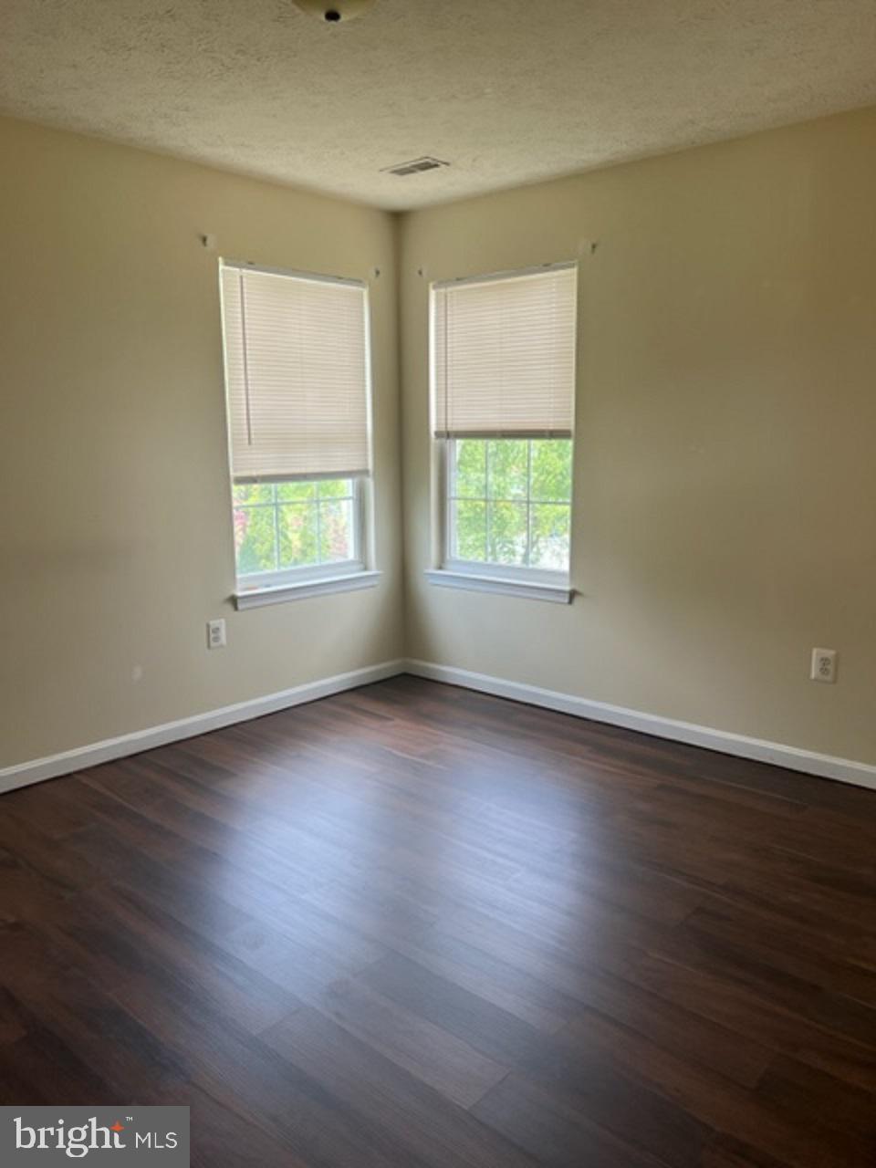 ST CHARLES SUB - SHEFFIELD - Residential Lease