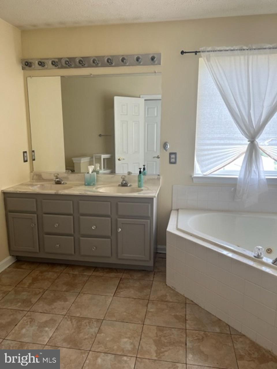 ST CHARLES SUB - SHEFFIELD - Residential Lease