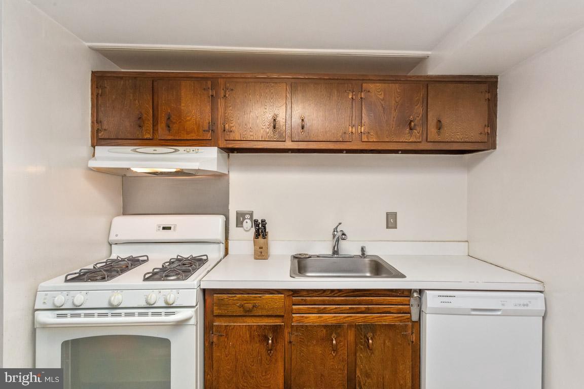 CHARLESTOWNE VILLAGE - Residential