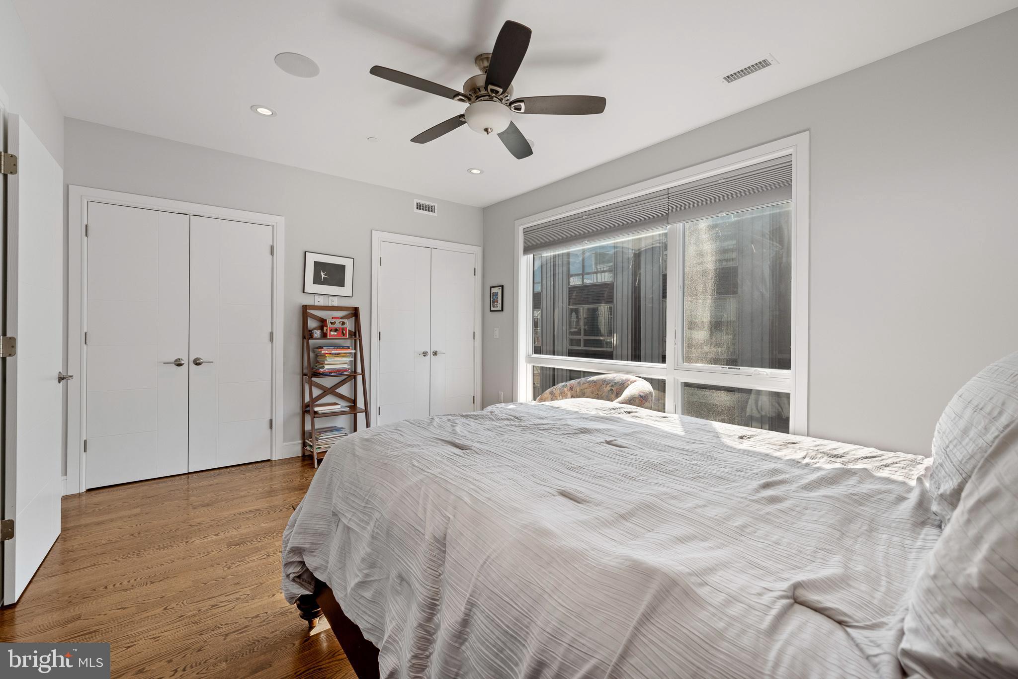 QUEEN VILLAGE - Residential