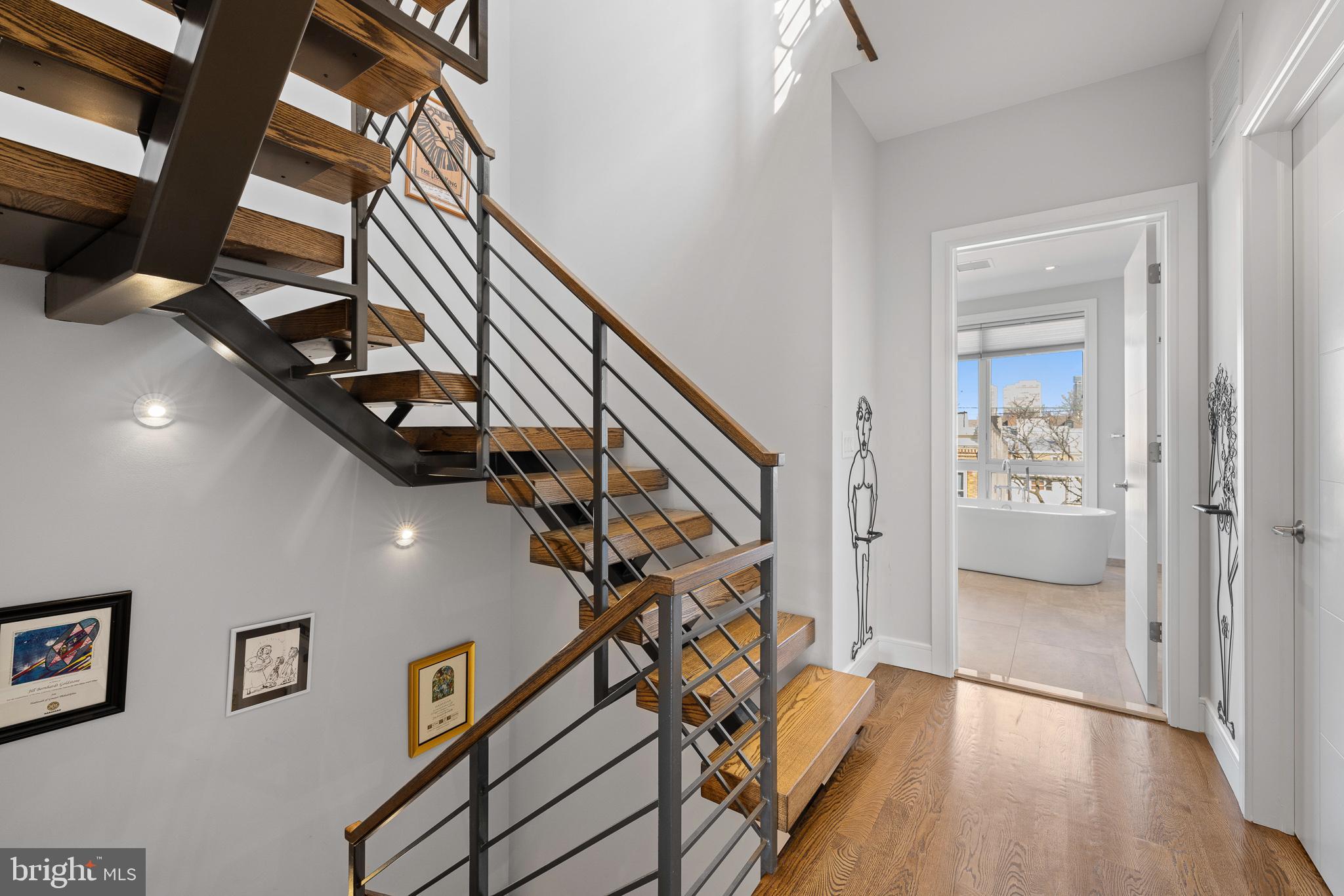 QUEEN VILLAGE - Residential