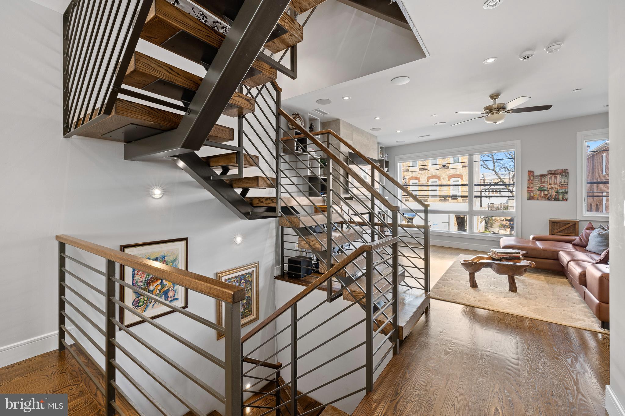 QUEEN VILLAGE - Residential