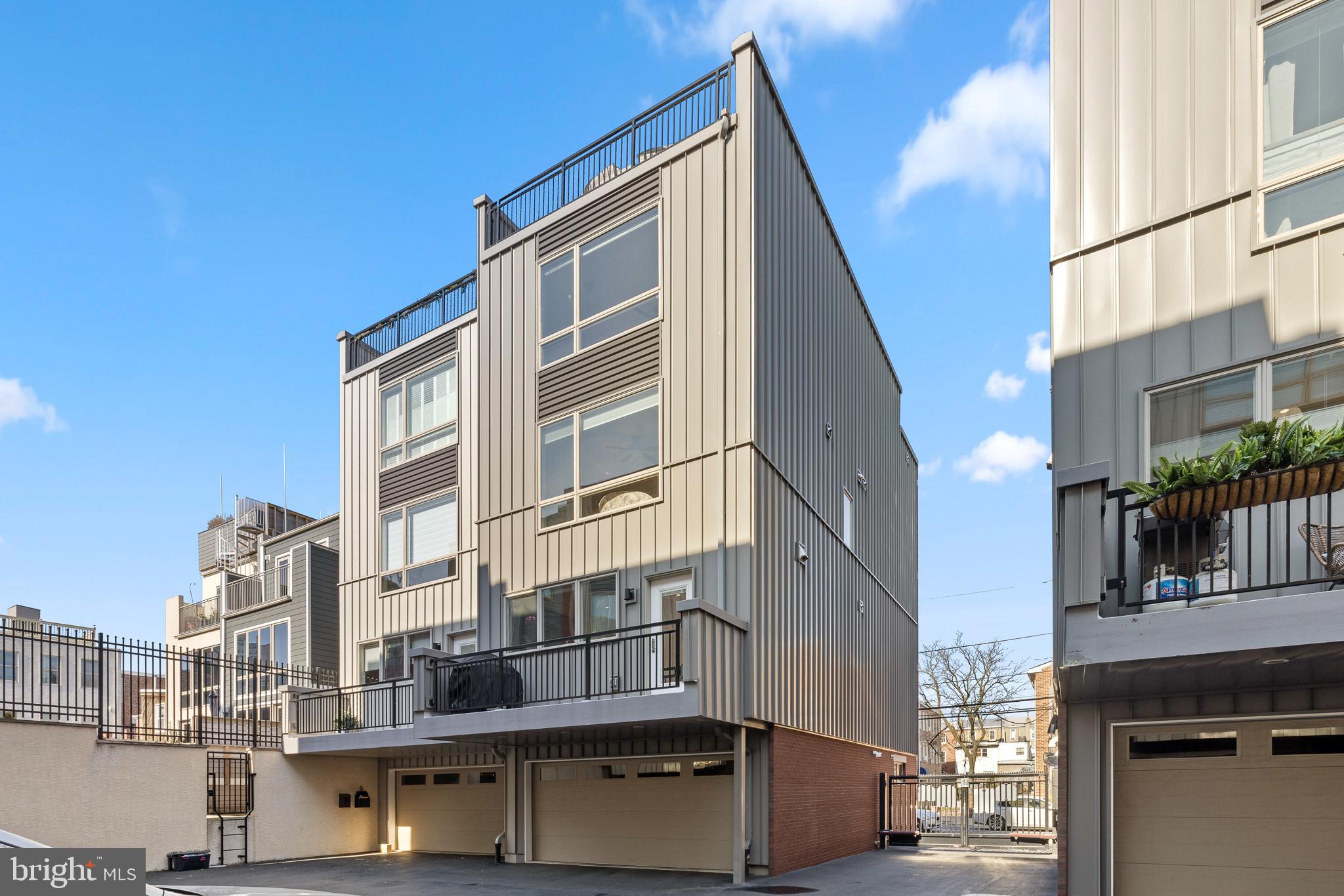 QUEEN VILLAGE - Residential