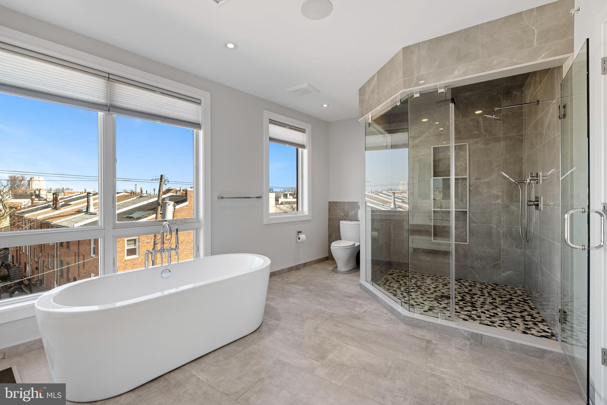 QUEEN VILLAGE - Residential