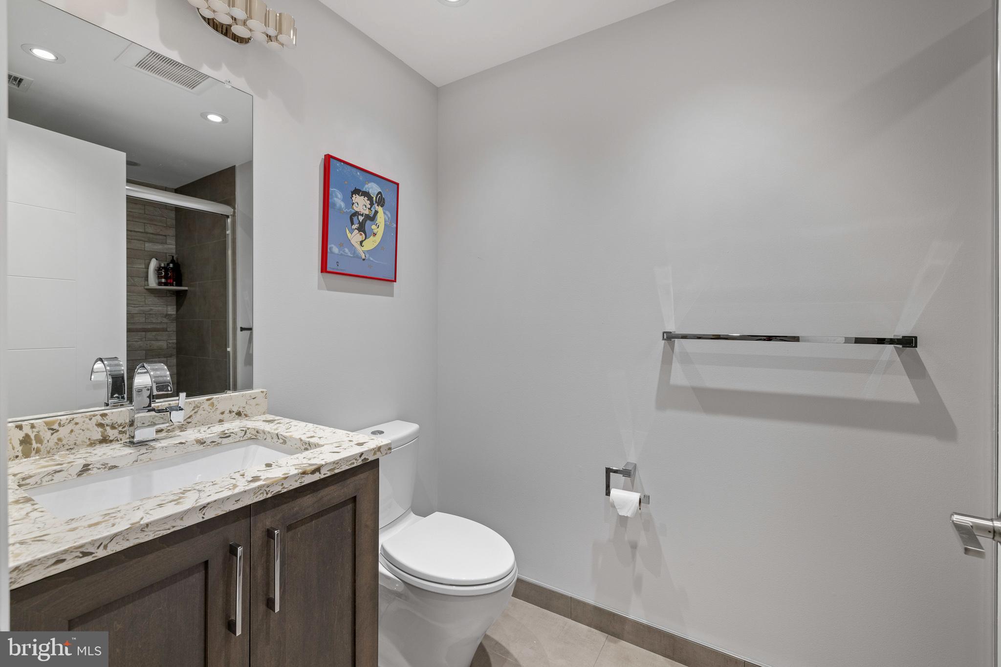 QUEEN VILLAGE - Residential