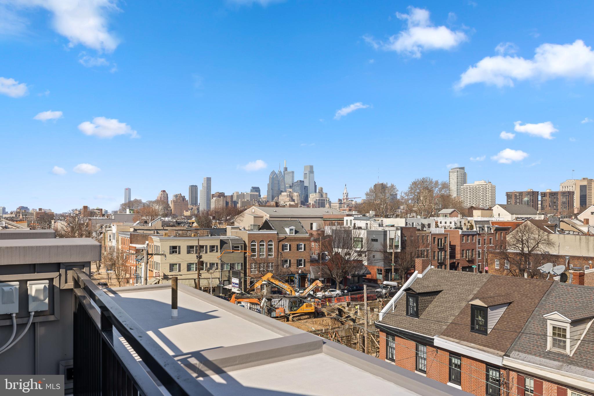 QUEEN VILLAGE - Residential